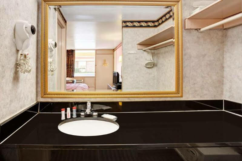 Ramada Limited Cockeysville Екстер'єр фото
